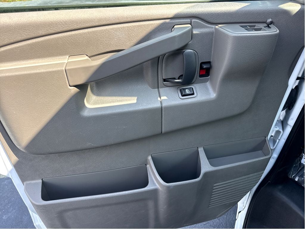 2025 Chevrolet Express LT