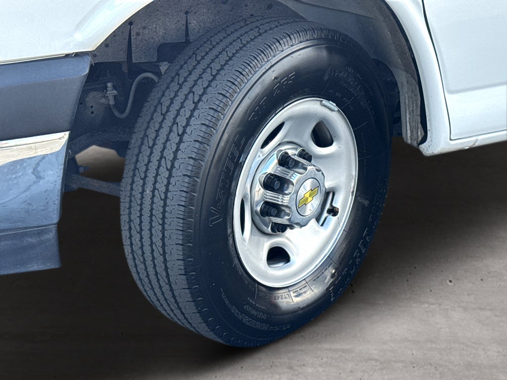 2025 Chevrolet Express LT