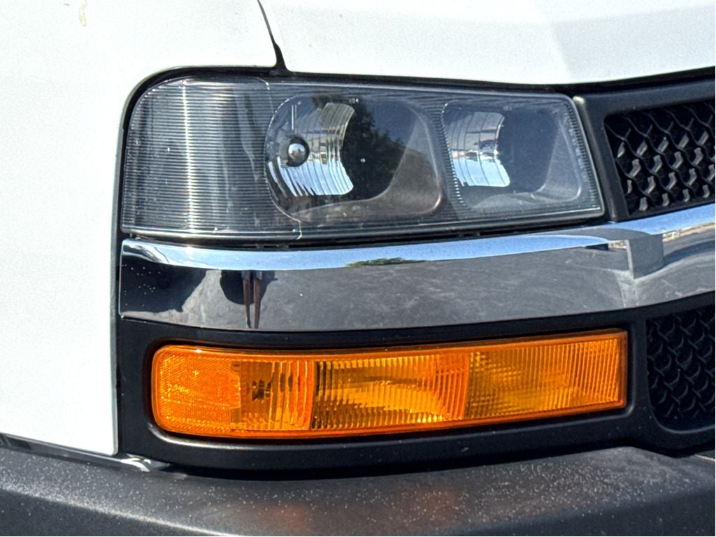 2025 Chevrolet Express LT