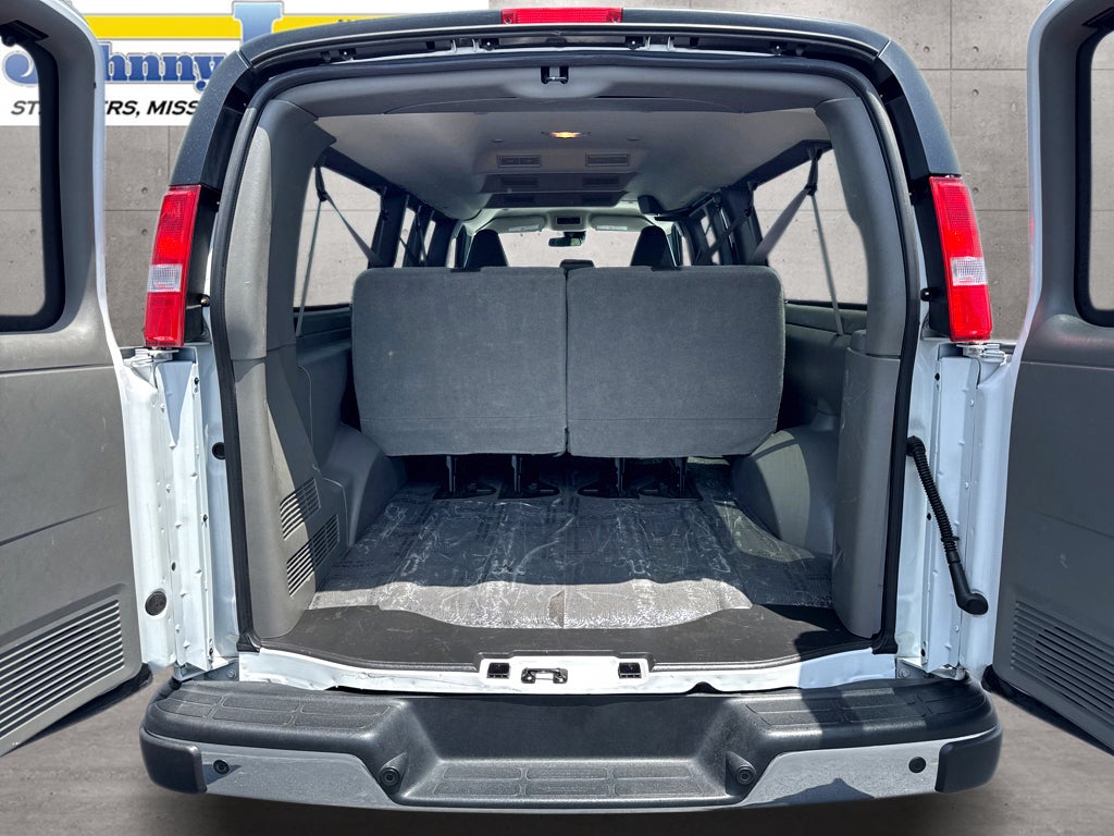 2025 Chevrolet Express LT