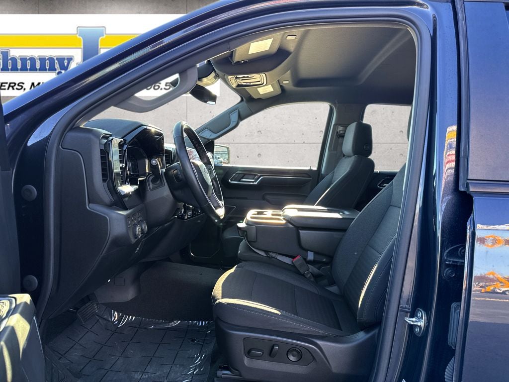 2023 Chevrolet Silverado RST