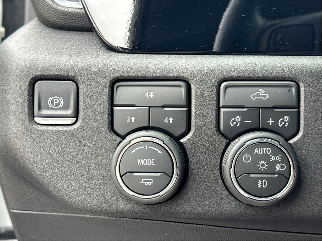 2025 Chevrolet Silverado LT