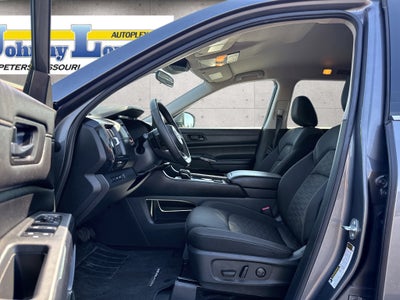 2025 Nissan Pathfinder SV