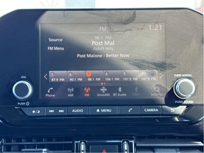 2025 Nissan Pathfinder SV