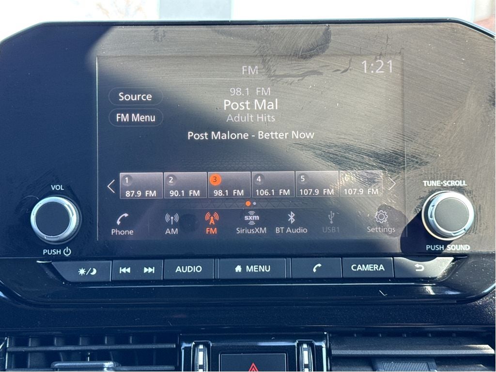 2025 Nissan Pathfinder SV